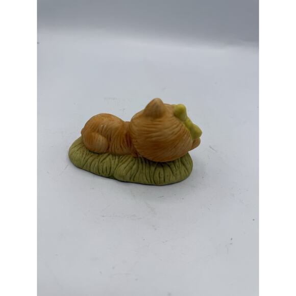 Adorable Vintage Sleeping Kitten On Grass With A Yellow Bow - Picture 4 of 7